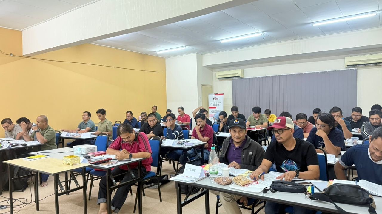 Penjaga Jentera Elektrik (Chargeman)